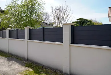 Lulzim Gartenbau Beispielgarten von einem Kunden - Neue Mauer, Sichtschutz