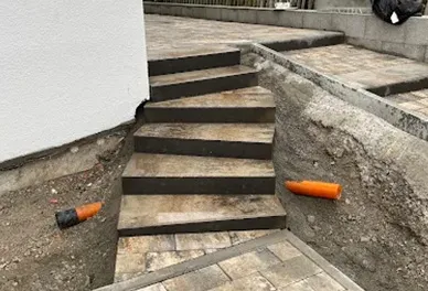 Lulzim Gartenbau Beispielgarten von einem Kunden - Neue Treppen und Zugänge, Wege in den Garten